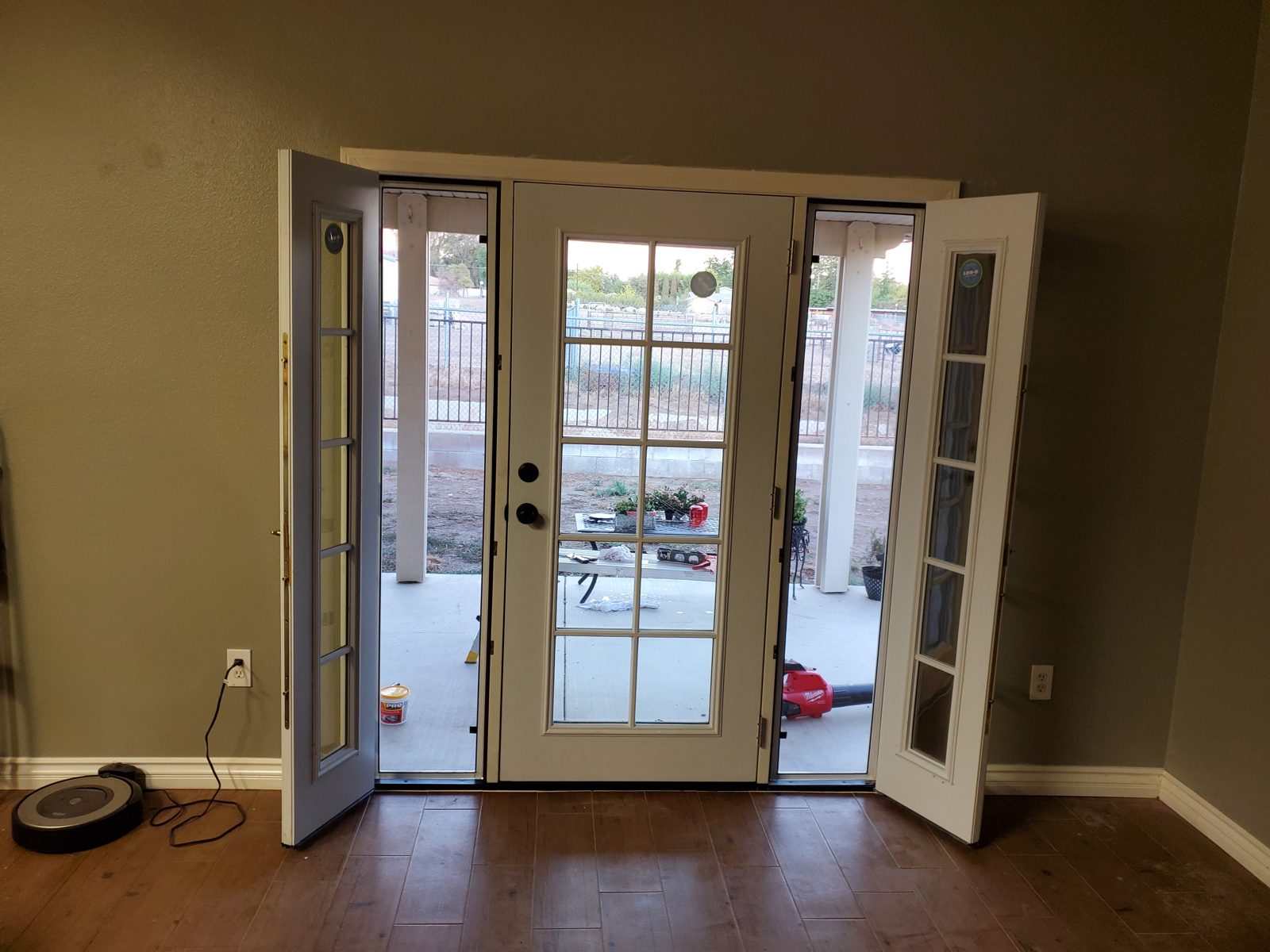 New entry door with sidelights installed